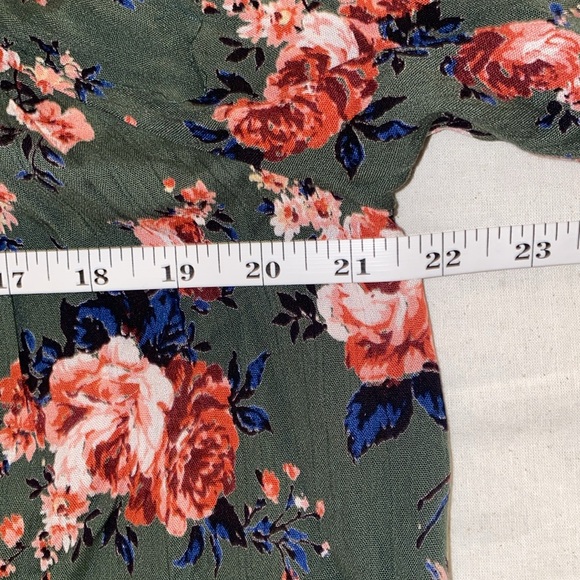 Nostalgia Floral Adjustable Blouse - Picture 12 of 16
